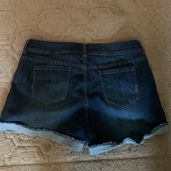 Women’s Jean Shorts-Size 16 - Picture 3 of 4